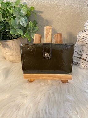 Louis Vuitton Vernis Portefeuille Viennois Kiss Lock Wallet in Green
